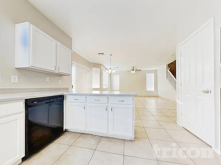 2651 S 89th Ave — Photo 5