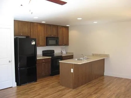 2408 Annie St — Photo 3