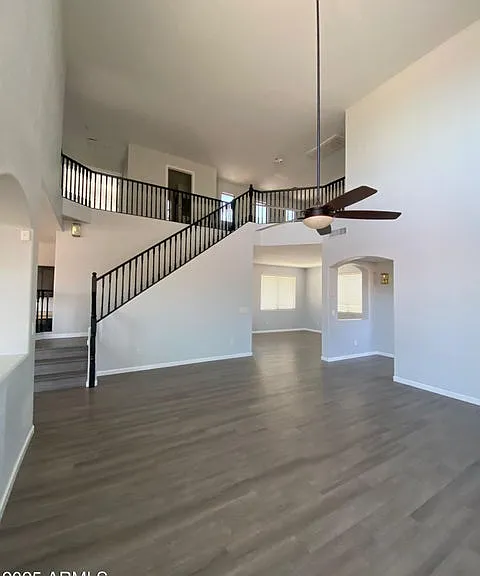 8402 S 48th Dr — Photo 4