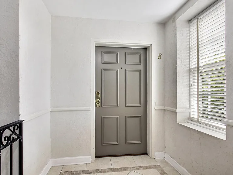 419 E Broughton St #4 — Photo 11