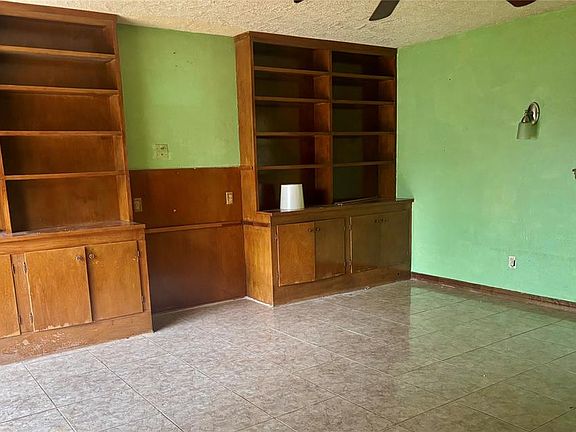 4th image of 105 S County Line Rd