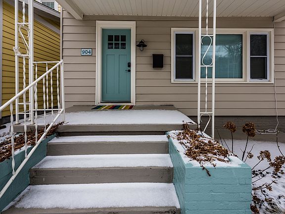2nd image of 904 Lions Park Dr