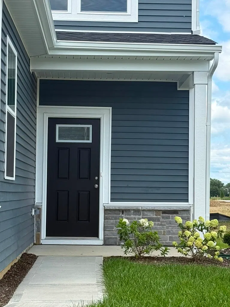 4 bed, 2016 sqft, $2,650 — Photo 3