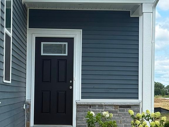 3rd image of 3802 Sterling Dr