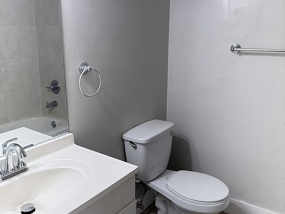 5th image of 3060 NE 13th Ave #7