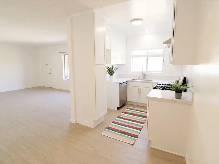 2 Weeks Free! Remodeled 1-Bedroom — Photo 16