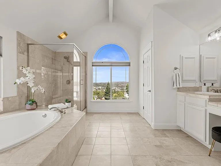 4066 Plateau Cir — Photo 46