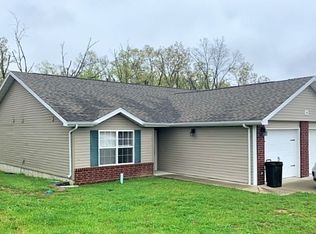 200 Lyle Curtis Cir APT B, Waynesville, MO 65583