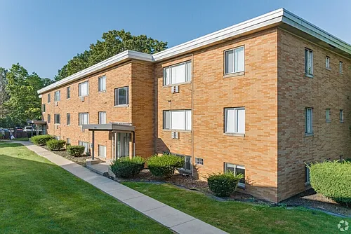 Water's Edge Apartments Photo 1
