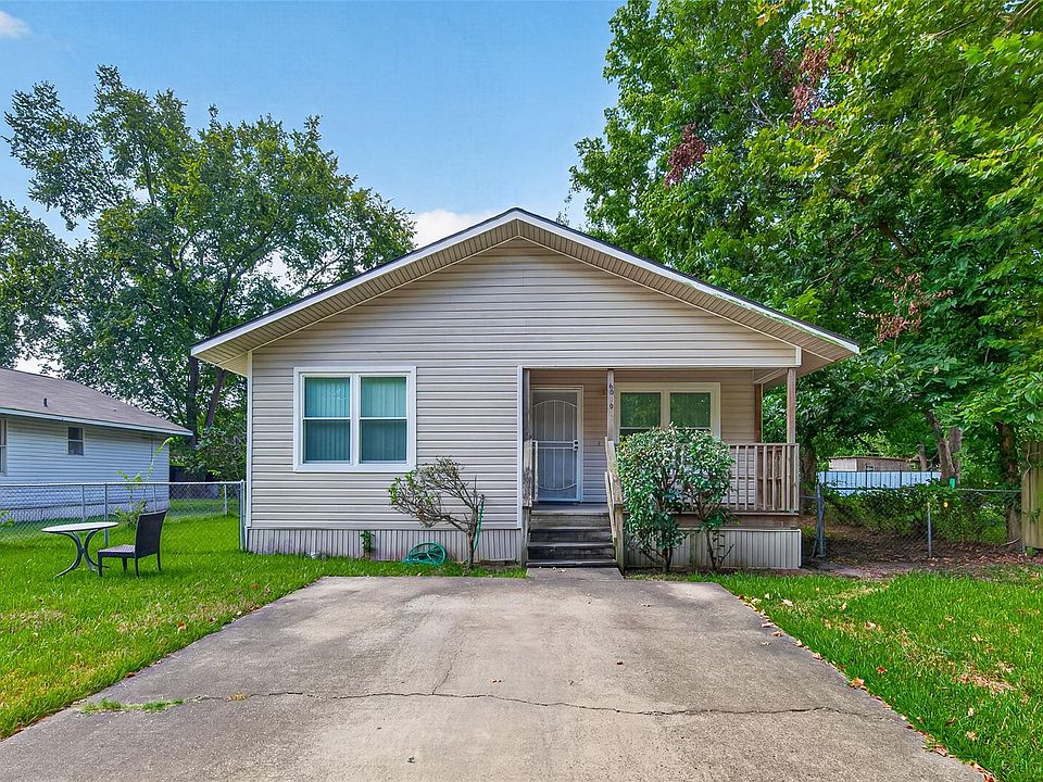 1st image of 6010 Woodview Dr