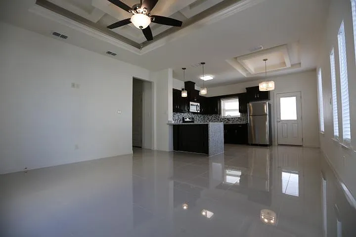 2 bed, 1000 sqft, $1,100 — Photo 3