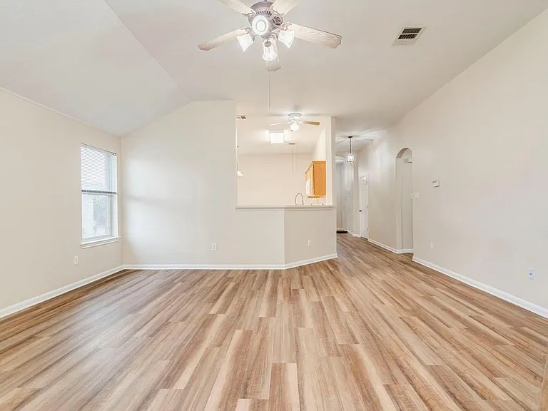 157 Maplewood S — Photo 11