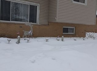 443 W Diversey Ave, Addison, IL 60101