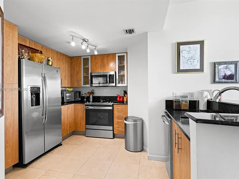 7910 Harbor Island Dr #402 — Photo 6