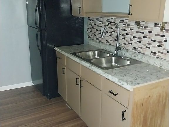 2nd image of 15978 Nelacrest Rd #7