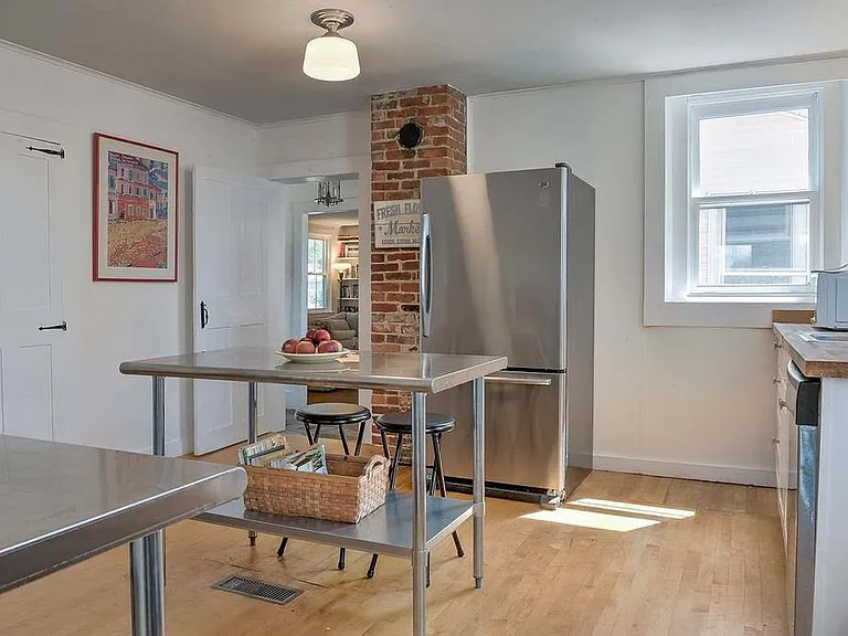 103 School St — Photo 2