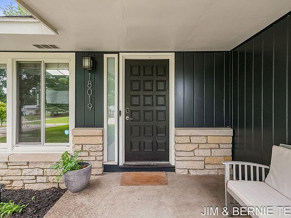 3rd image of 18019 Mohawk Dr