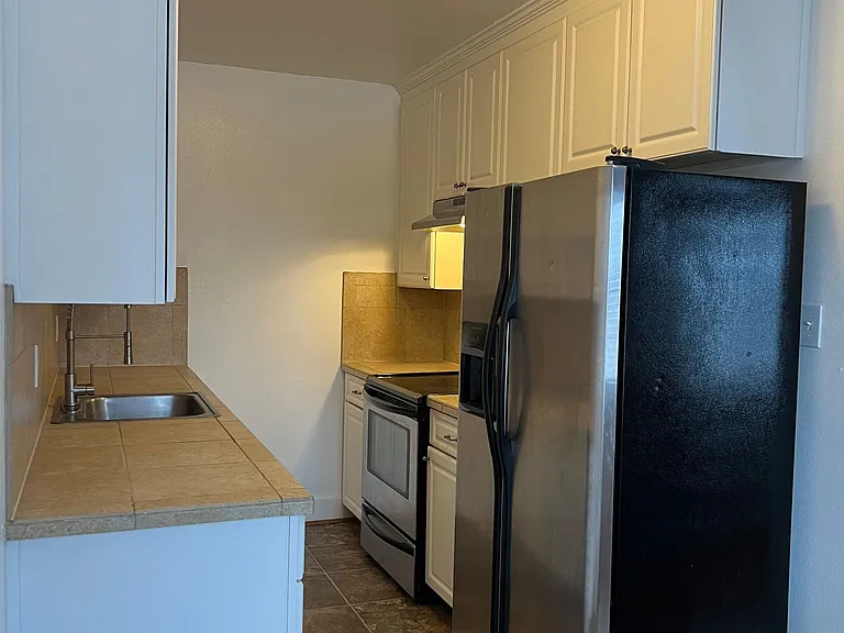 Fontana Court Apartments — Photo 12