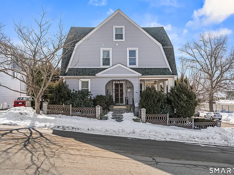 94 Neptune Ave — Photo 2