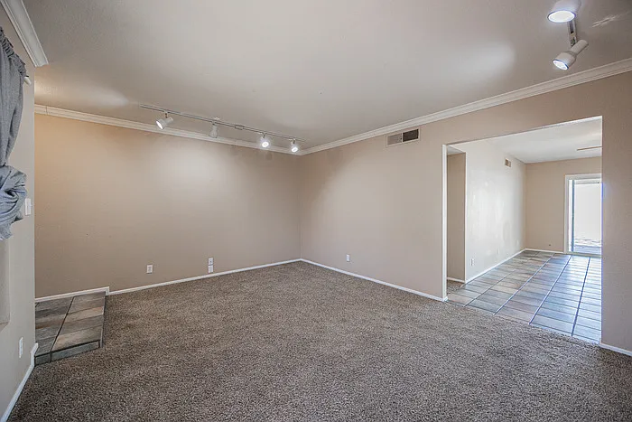 2812 S Cottonwood Dr — Photo 6
