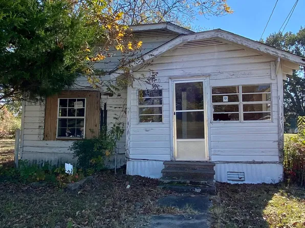 2120 Fluker St, Pine Bluff, AR 71603
