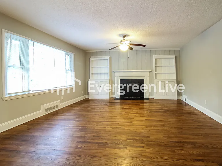 500 Brookdale Dr — Photo 5