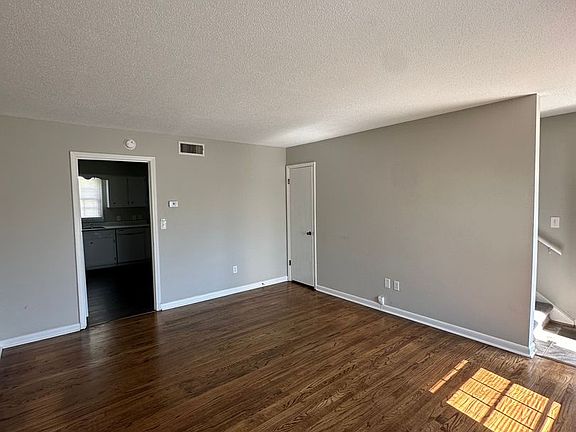 2nd image of 28 Forsyth St