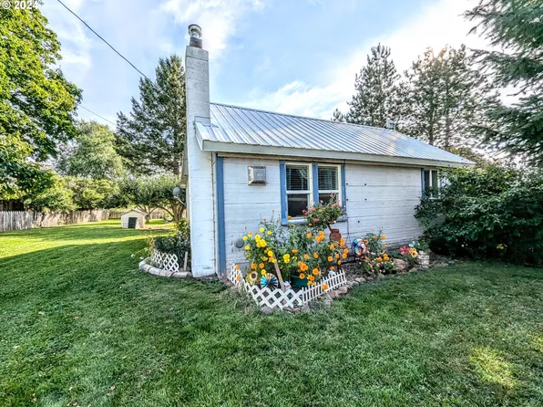 803 Ash St, Cove, OR 97824