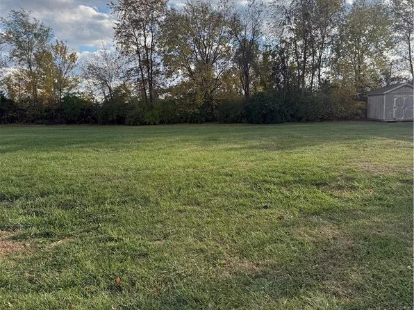 Condor Dr, Decatur, IL 62526