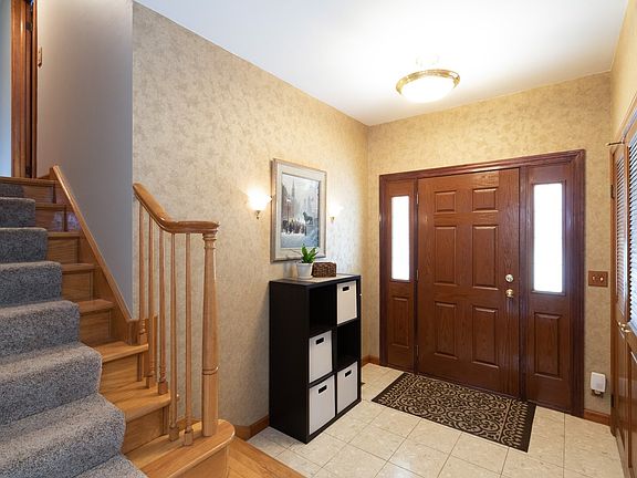 2nd image of 952 N Stark Dr