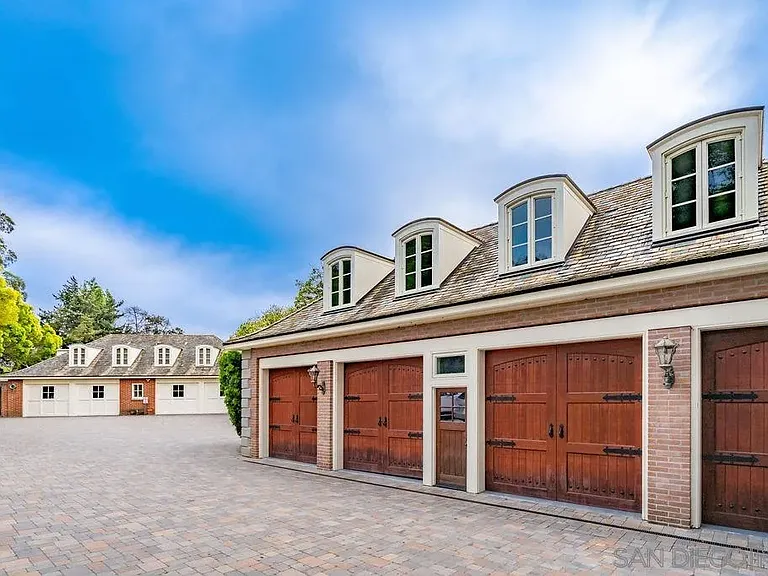 7007 Country Club Dr — Photo 26