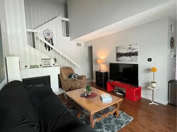 25711 Tournament Rd, Santa Clarita, CA 91355