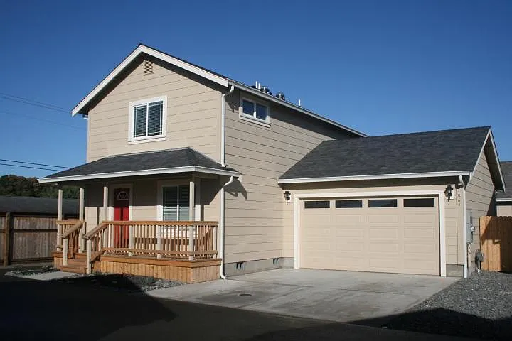 3 bed, 2.5 bath, 1500 sqft, $2,649 — Photo 1