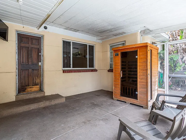 2514 W Gray St — Photo 37