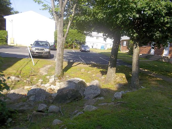 4th image of 85 Bentwood Dr APT 2