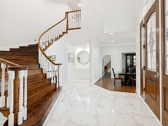 4th image of 32 Victoria Dr