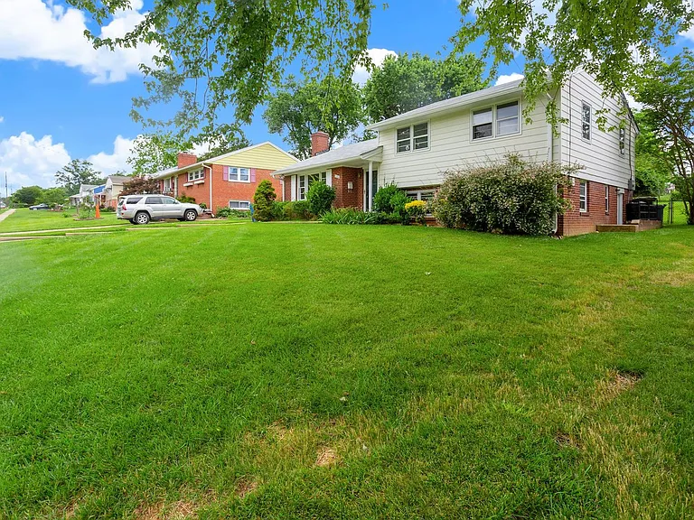 7106 Jayhawk St — Photo 5