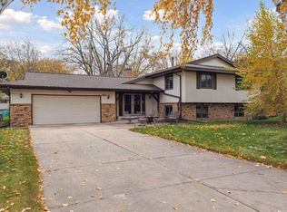 1911 Serendipity Ct, New Brighton, MN 55112