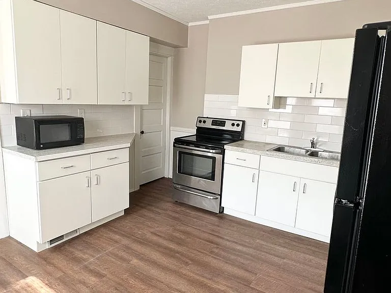 1555 E 118th St — Photo 33