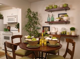 31 Bear Paw APT 33D, Irvine, CA 92604