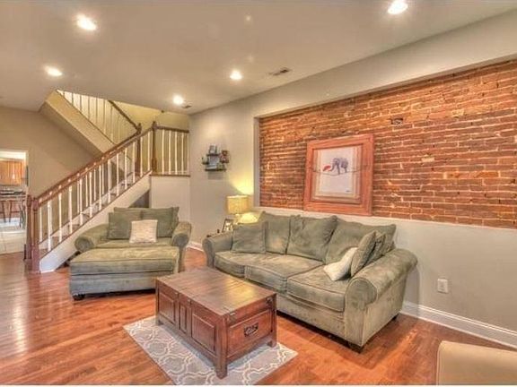 3rd image of 2109 Essex St
