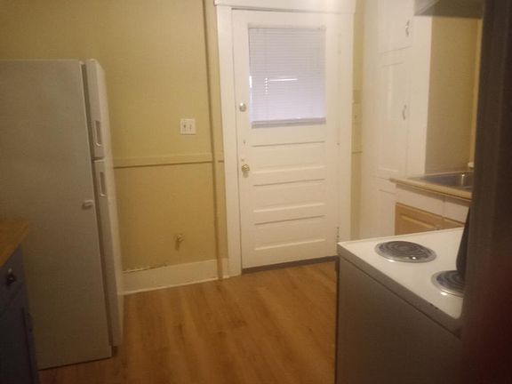 3rd image of 912 S Sheridan Ave #B