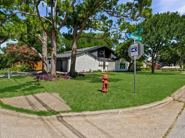 6401 Simmons Rd, North Richland Hills, TX 76182