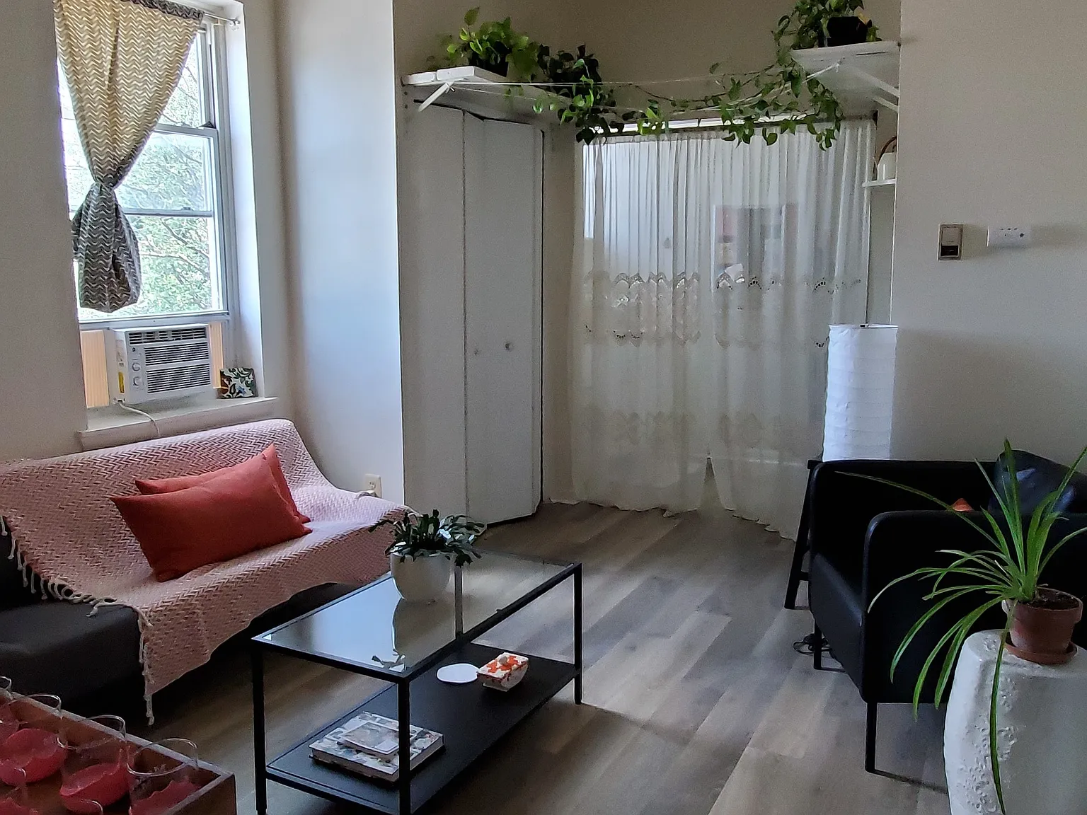 1 bed, 700 sqft, $1,300 — Photo 2
