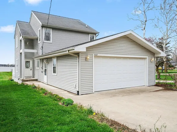 1007 Chapman Lake Dr, Warsaw, IN 46582