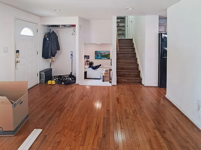 5209 Vaughan Ct — Photo 3