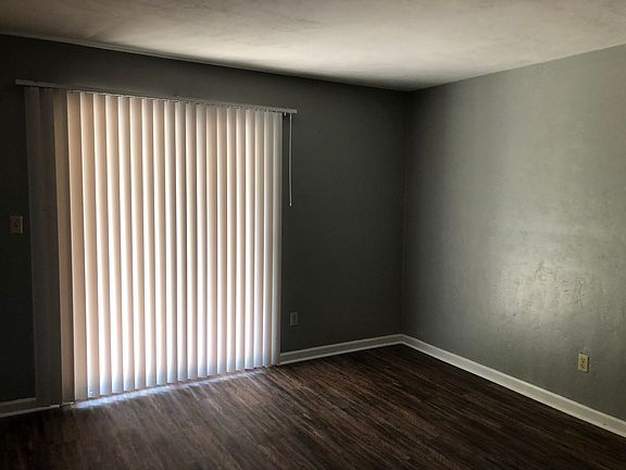 4th image of 2903 Woodrich Dr #B