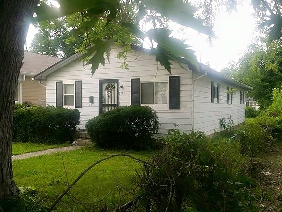 2nd image of 3228 N Kenwood Ave