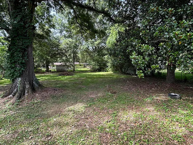 1641 Woodburn St — Photo 15