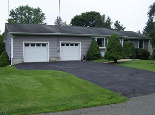 29 Meadow Ln, Andover, NJ 07821